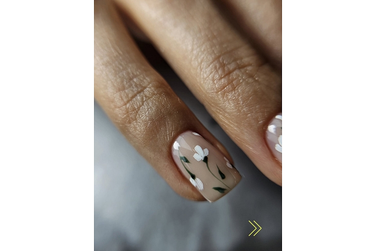 Floral nail design in nude tones