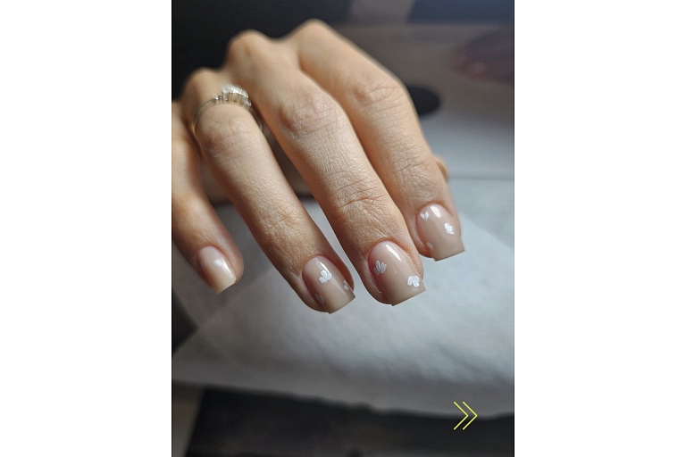 Gentle nude manicure with flowers