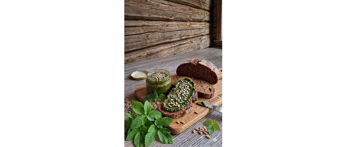 Pilngraudu maize ar zaļumu pesto un sēklām – veselīga uzkoda