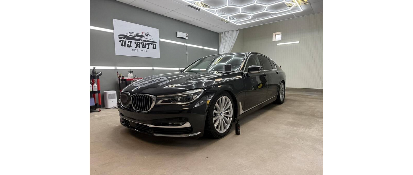 Profesionāla auto pulēšana BMW detailing studijā