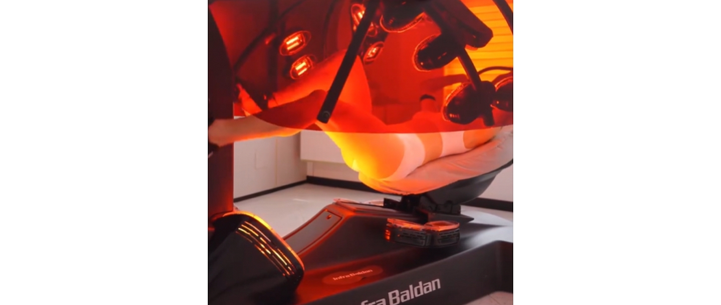 Red light therapy for body rejuvenation