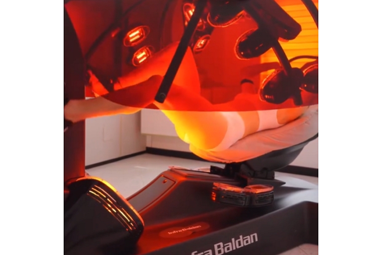 Red light therapy for body rejuvenation
