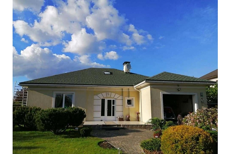 Private house roofing work