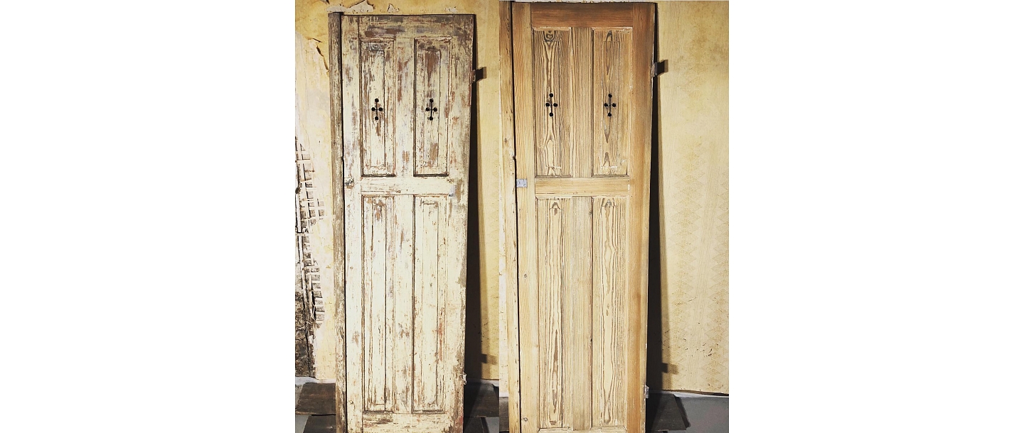 Wooden door cleaning