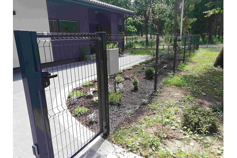 Entrance gate