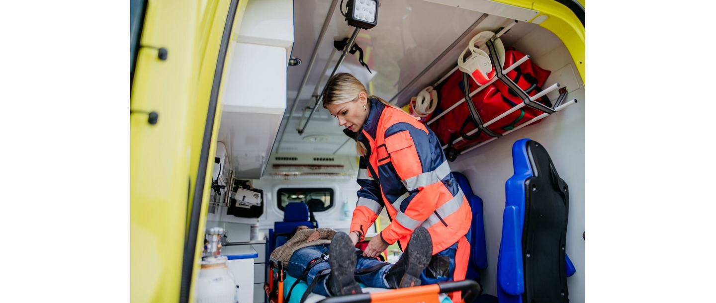 Guļošu un sēdošu cilvēku transportēšana