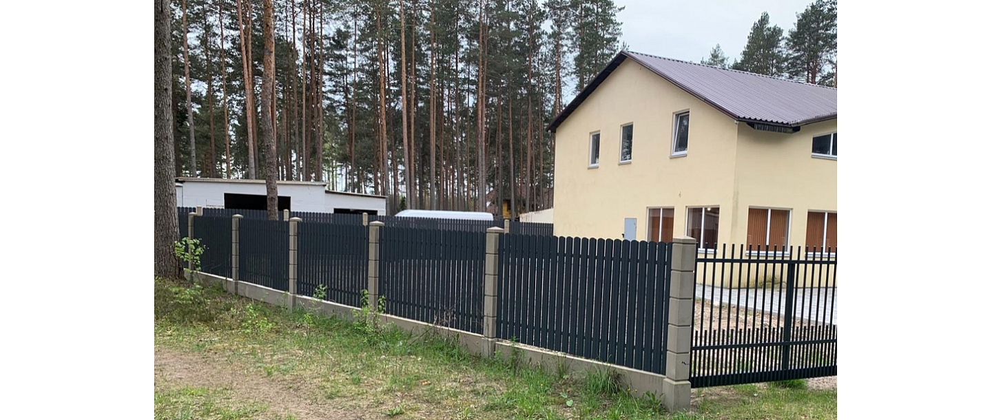betona sētas stabi