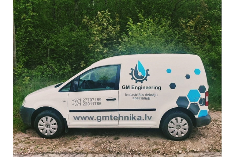 Off-site service, industrial engine( motor) repair at the customer