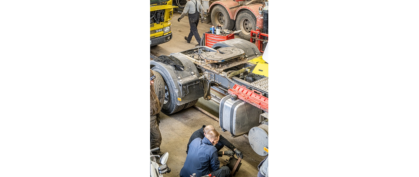 Truck and bus repair and maintenance