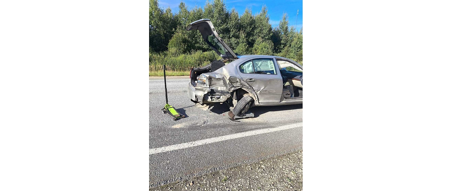 Auto avārija ceļā UN remonta palīdzība