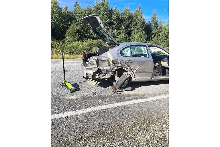 Auto avārija ceļā UN remonta palīdzība