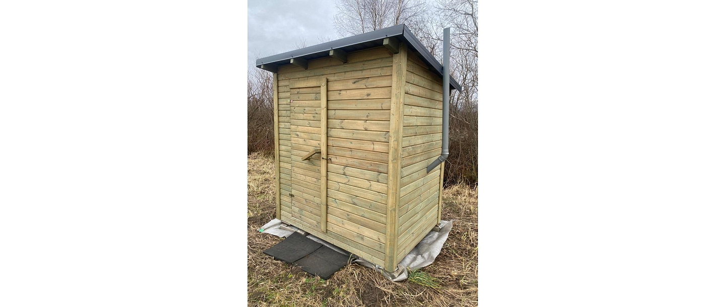 Outdoor dry toilet