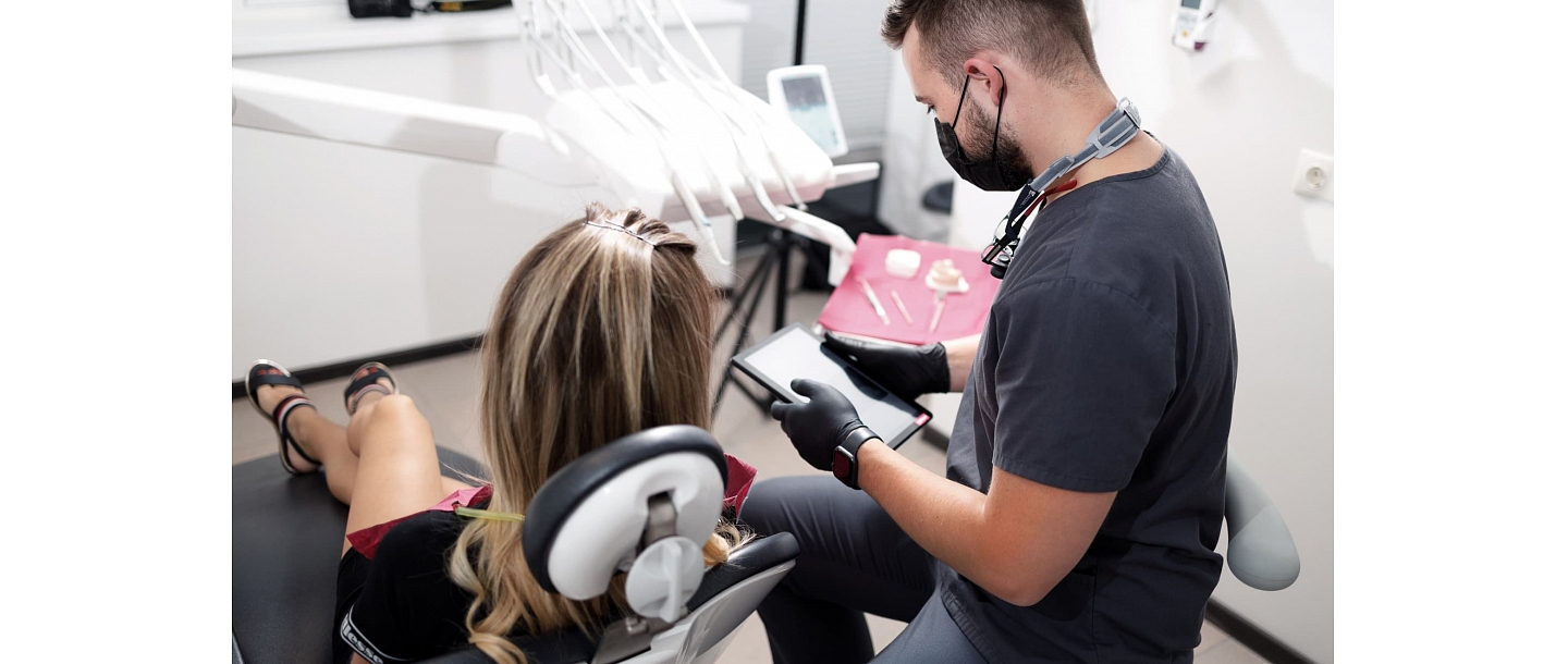 AM Dental Studio