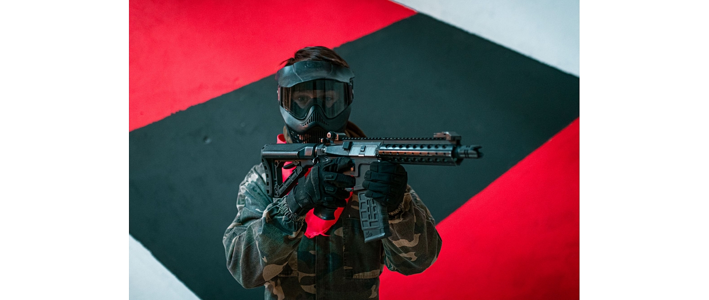 Парк развлечений GunsnLasers в Риге