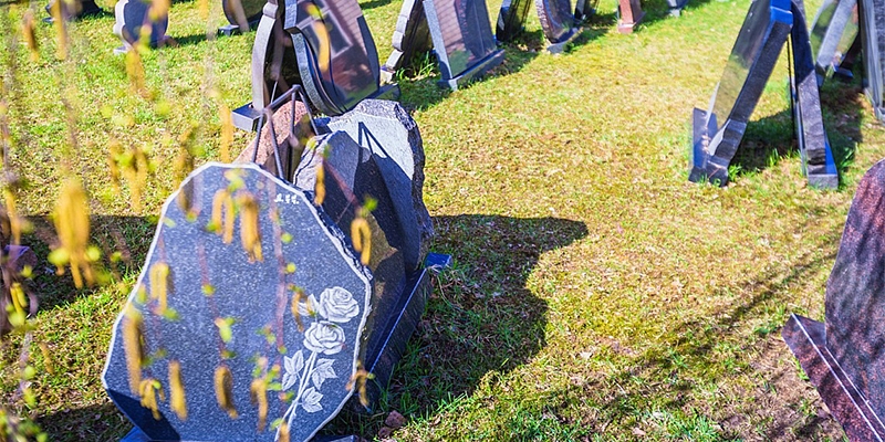 Digging up grave portraits