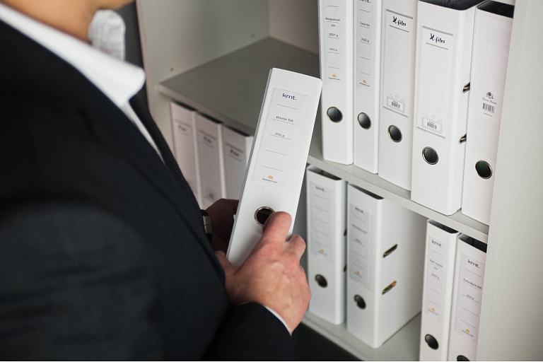 Financial consultants
