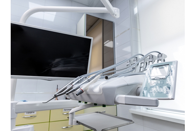 Modern and equipped dental office for precise and safe treatment.