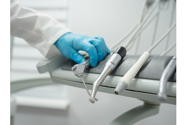 High-quality dental instruments ensure precise and comfortable treatment.