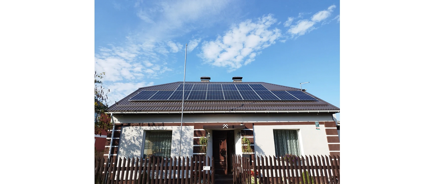 Installation of a solar power plant on the roof of a residential building