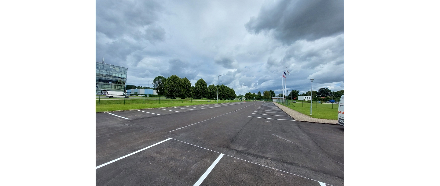 Resurfacing of asphalt pavement and application of horizontal road markings in the parking lot