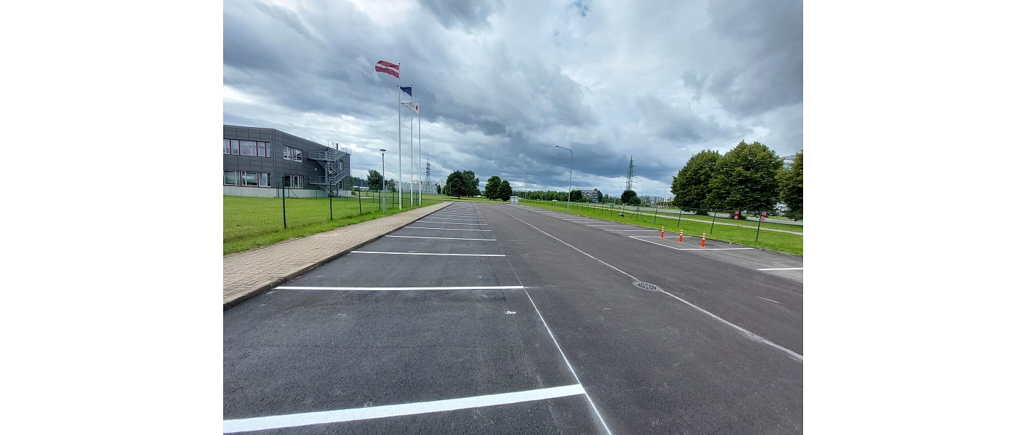 Resurfacing of asphalt pavement and application of horizontal road markings in the parking lot