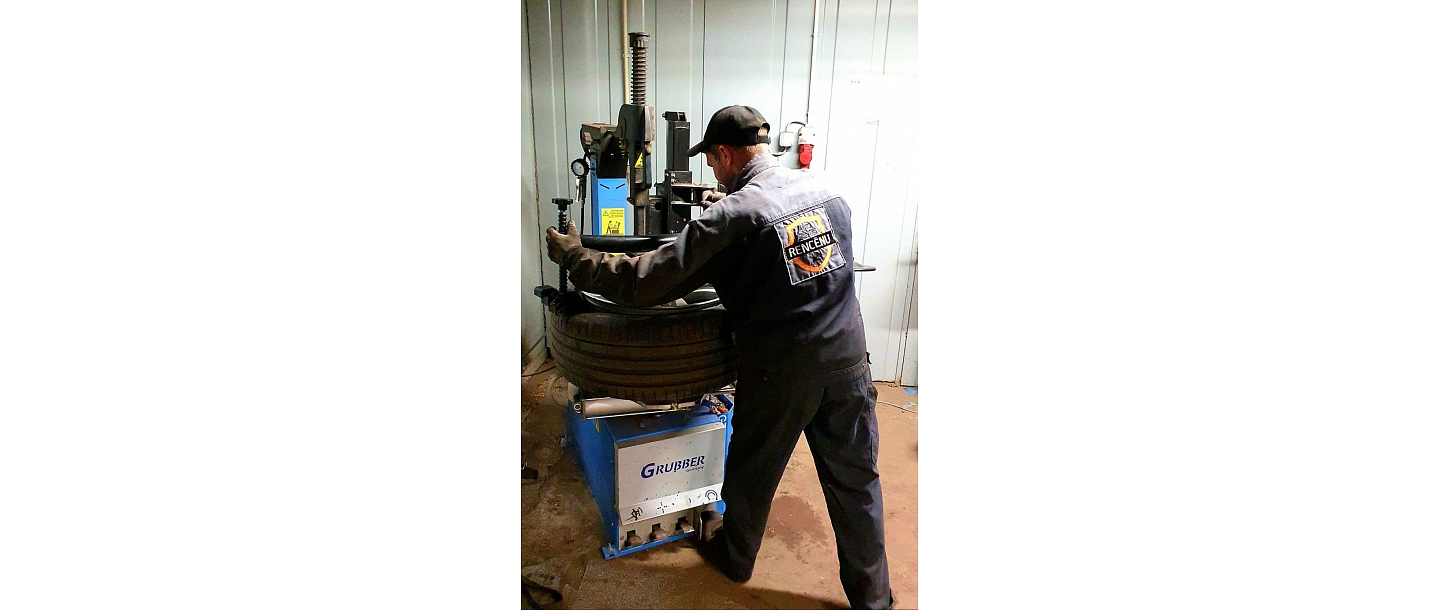 Tyre installation and adjustment
