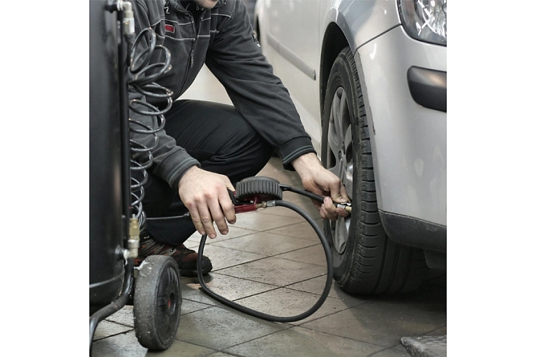 Car service equipment at work