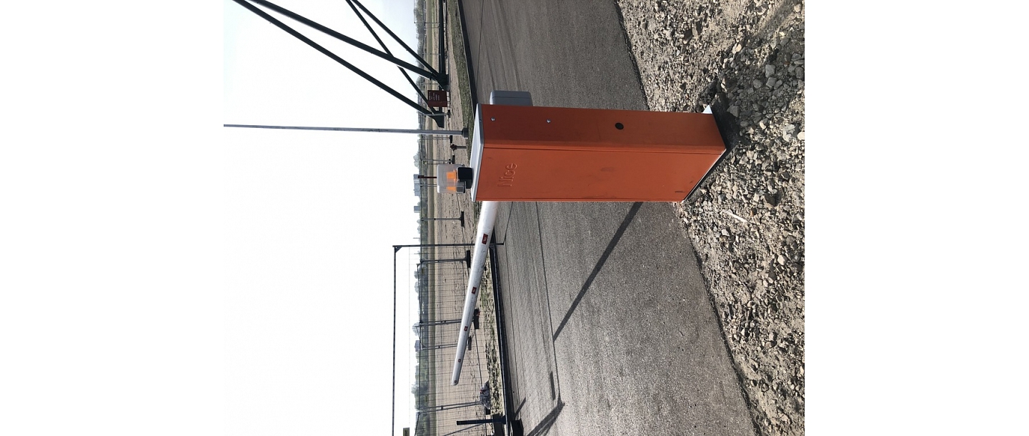 Automatiskas barjeras industrialam teritorijam