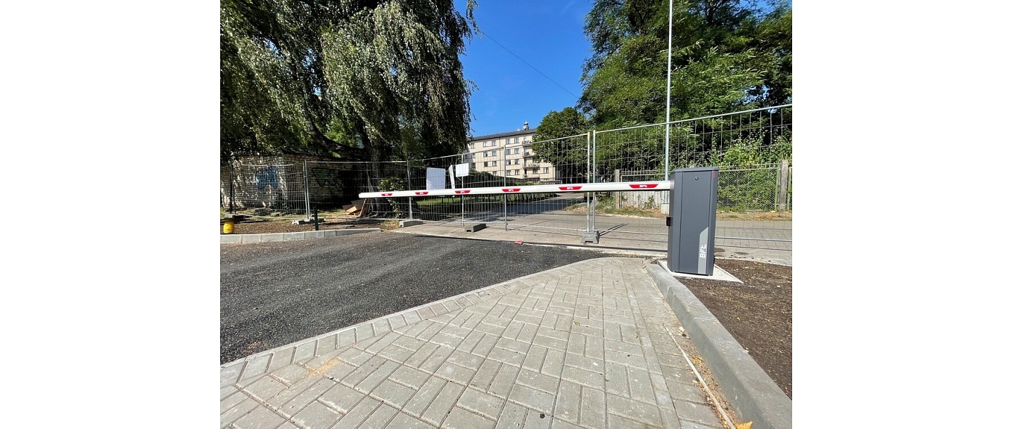 Installation of an automatic barrier