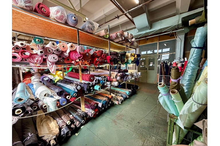 Wholesale fabric warehouse with a wide selection
