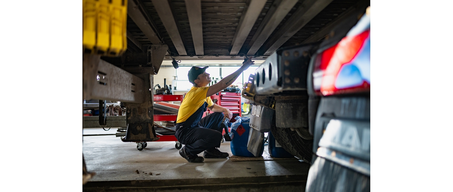 Truck trailer repair