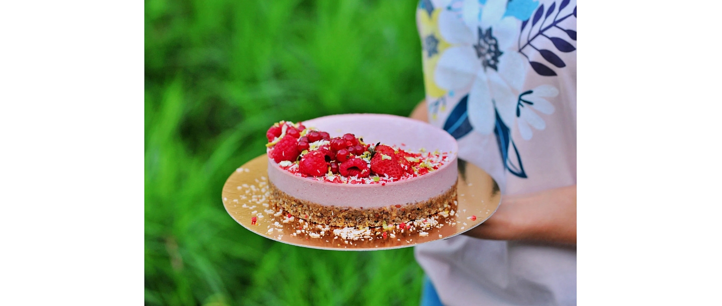 Raspberry coconut lime cake