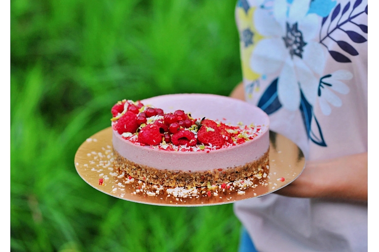 Raspberry coconut lime cake