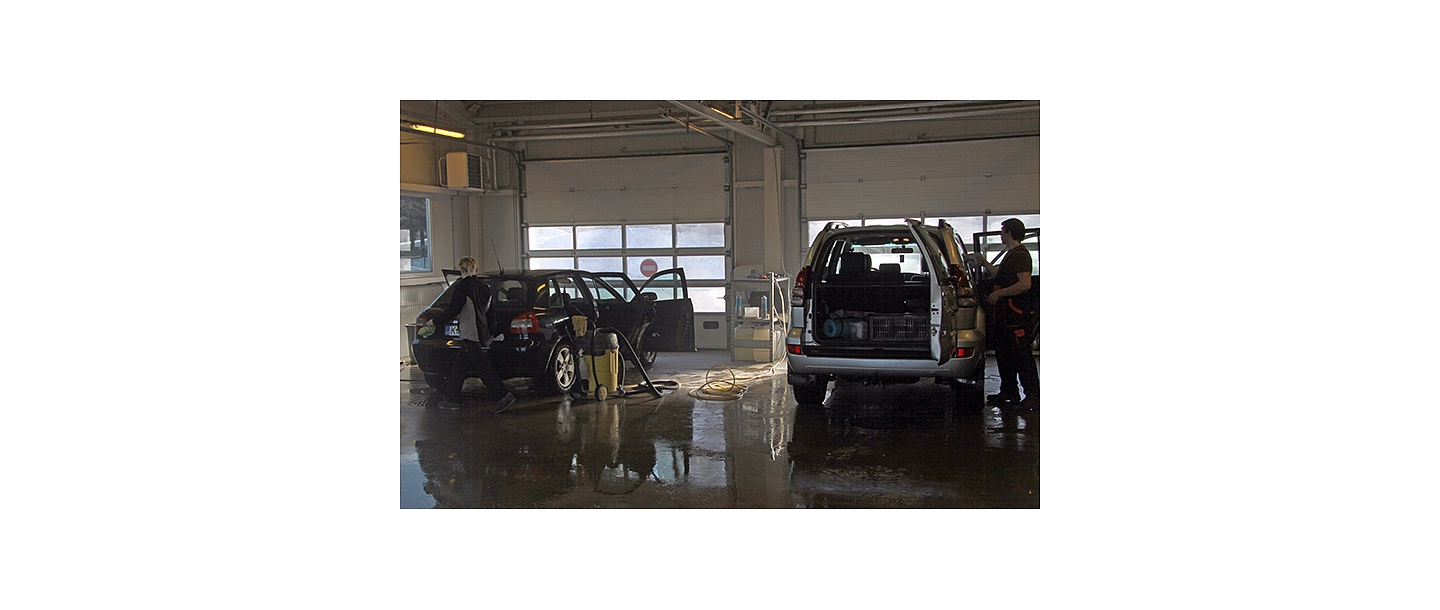 Car washing by hands