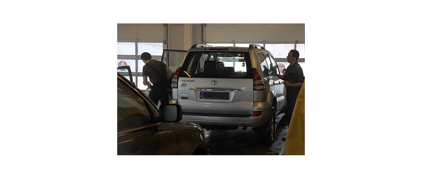 Car washing by hands