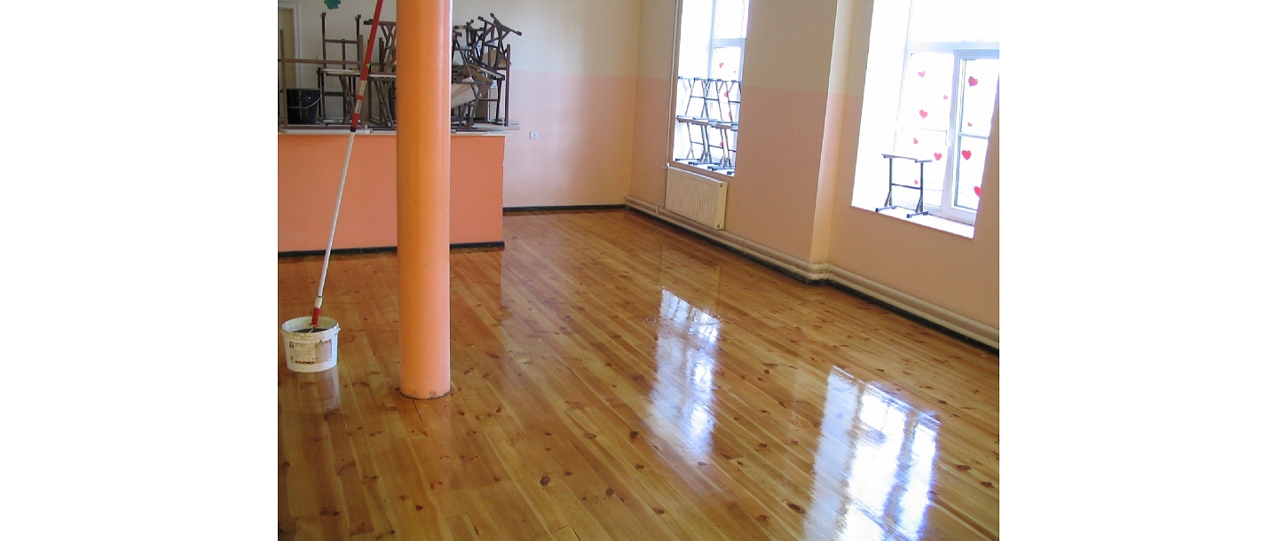 varnish for a plank floor