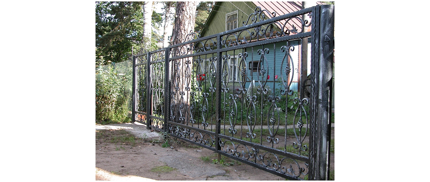 Metal gates