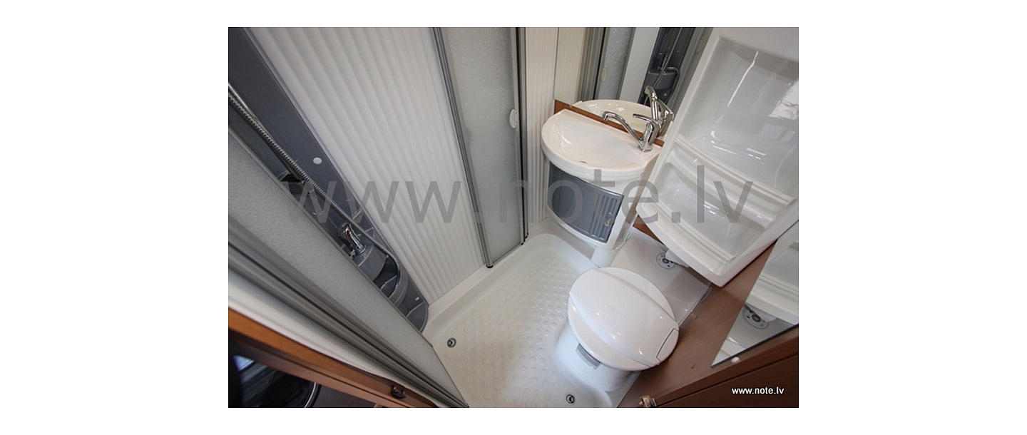 Camper Dethleffs GlobeR equipment - туалет