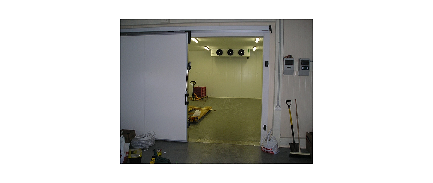 Refrigerator and freezer doors