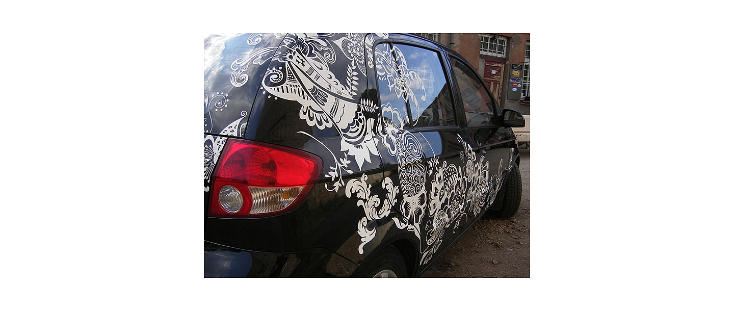 Uzlīmes uz auto