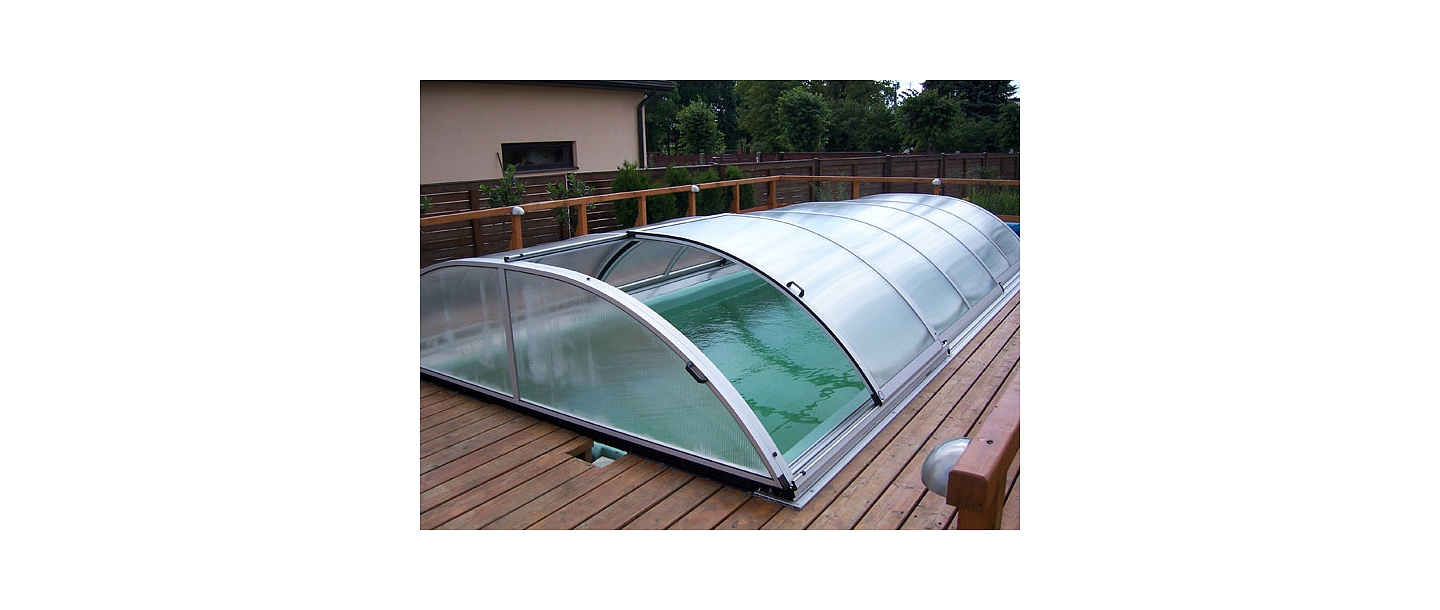 Swimming pool polycarbonate roofs