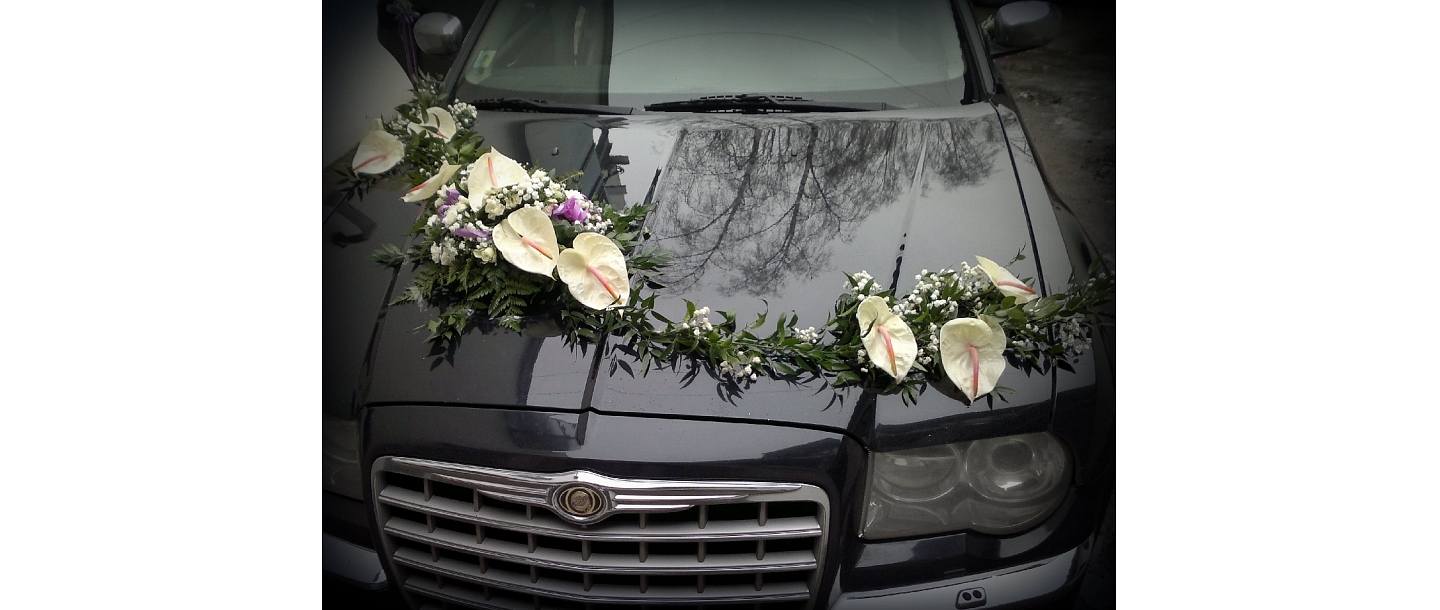 Car bouquet with flower garlands in Jelgava