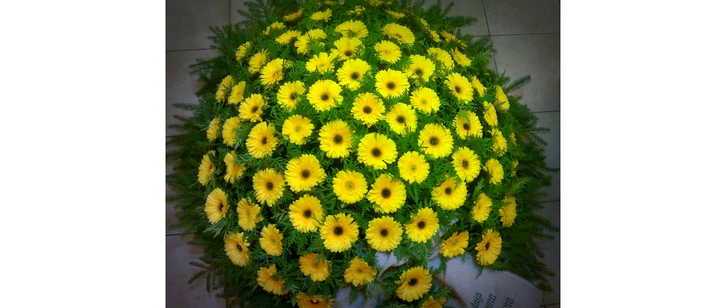 Траурные венки с цветами в Елгаве