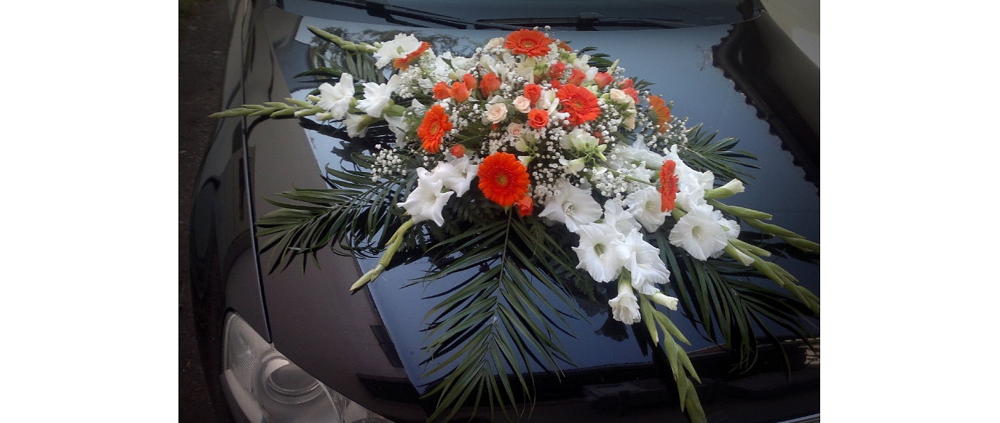 Ziedu pušķi auto rotāšanai Jelgavā