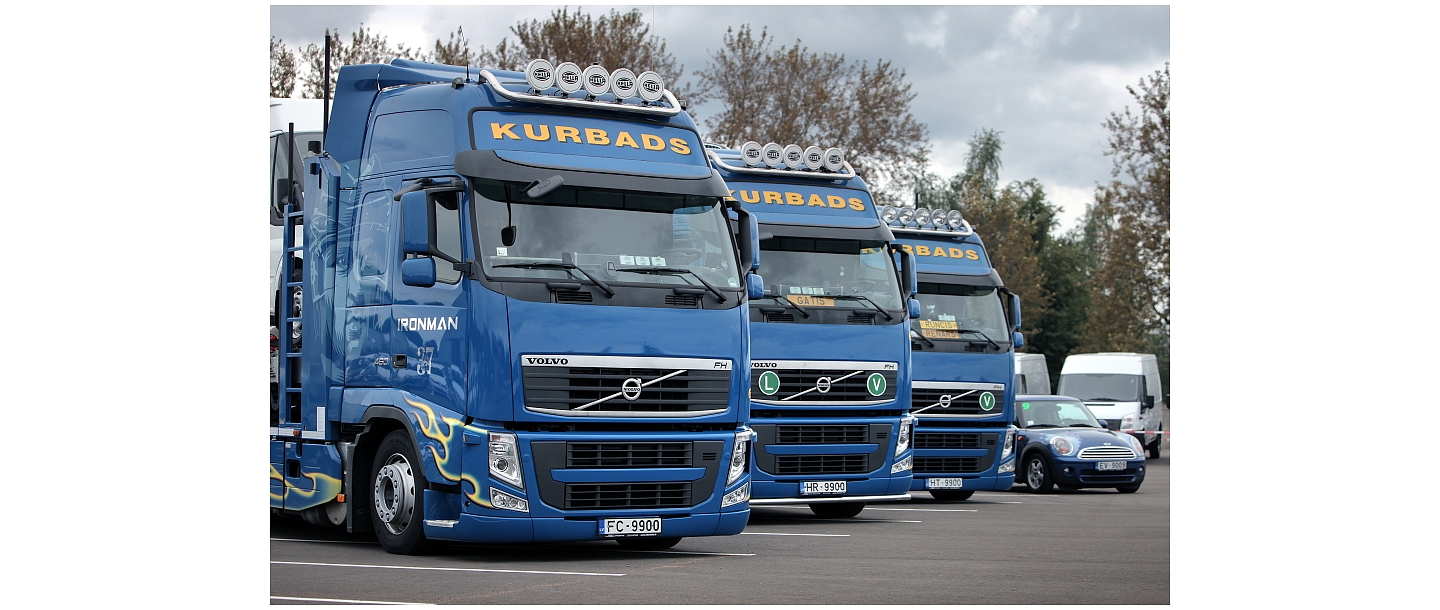 Safe car transport in trailers to Switzerland