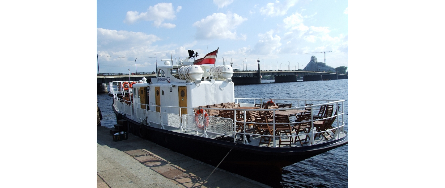 Jūras kuģis Horizonts, Kuģītis, Daugava, Rīga (150 m no Vanšu tilta (starp Akmens un Vanšu tiltu pretī Rīgas pilij)), Rīga