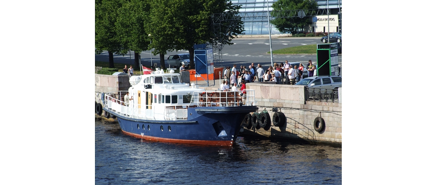 Jūras kuģis Horizonts, Kuģītis, Daugava, Rīga (150 m no Vanšu tilta (starp Akmens un Vanšu tiltu pretī Rīgas pilij)), Rīga