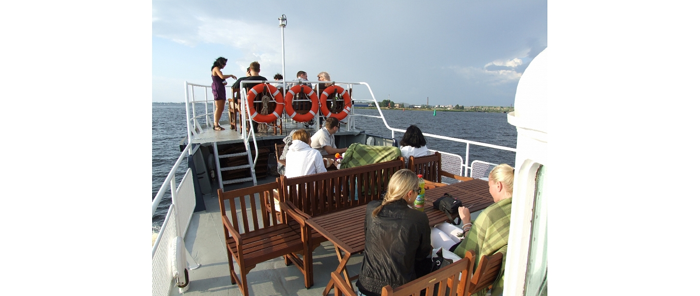 Jūras kuģis Horizonts, Kuģītis, Daugava, Rīga (150 m no Vanšu tilta (starp Akmens un Vanšu tiltu pretī Rīgas pilij)), Rīga