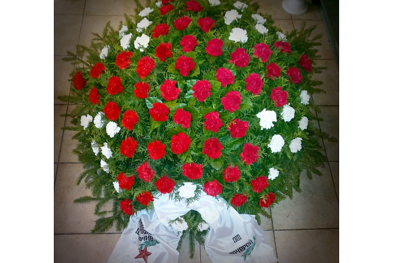 Large mourning wreaths in Jelgava