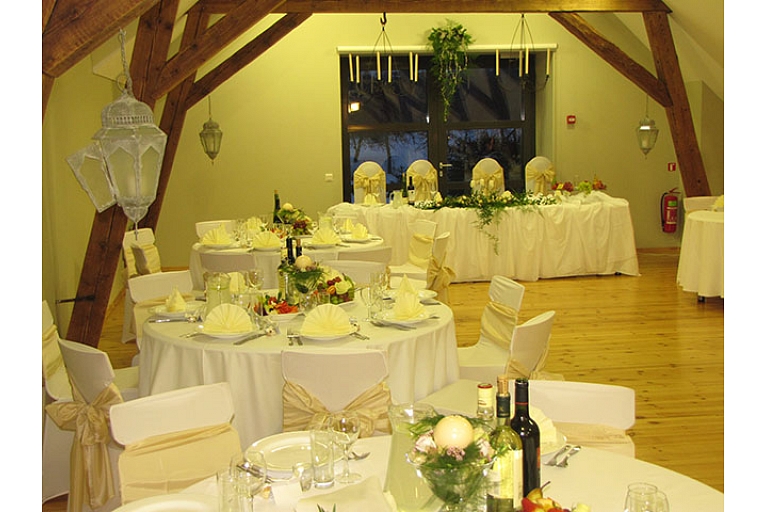 Table laying